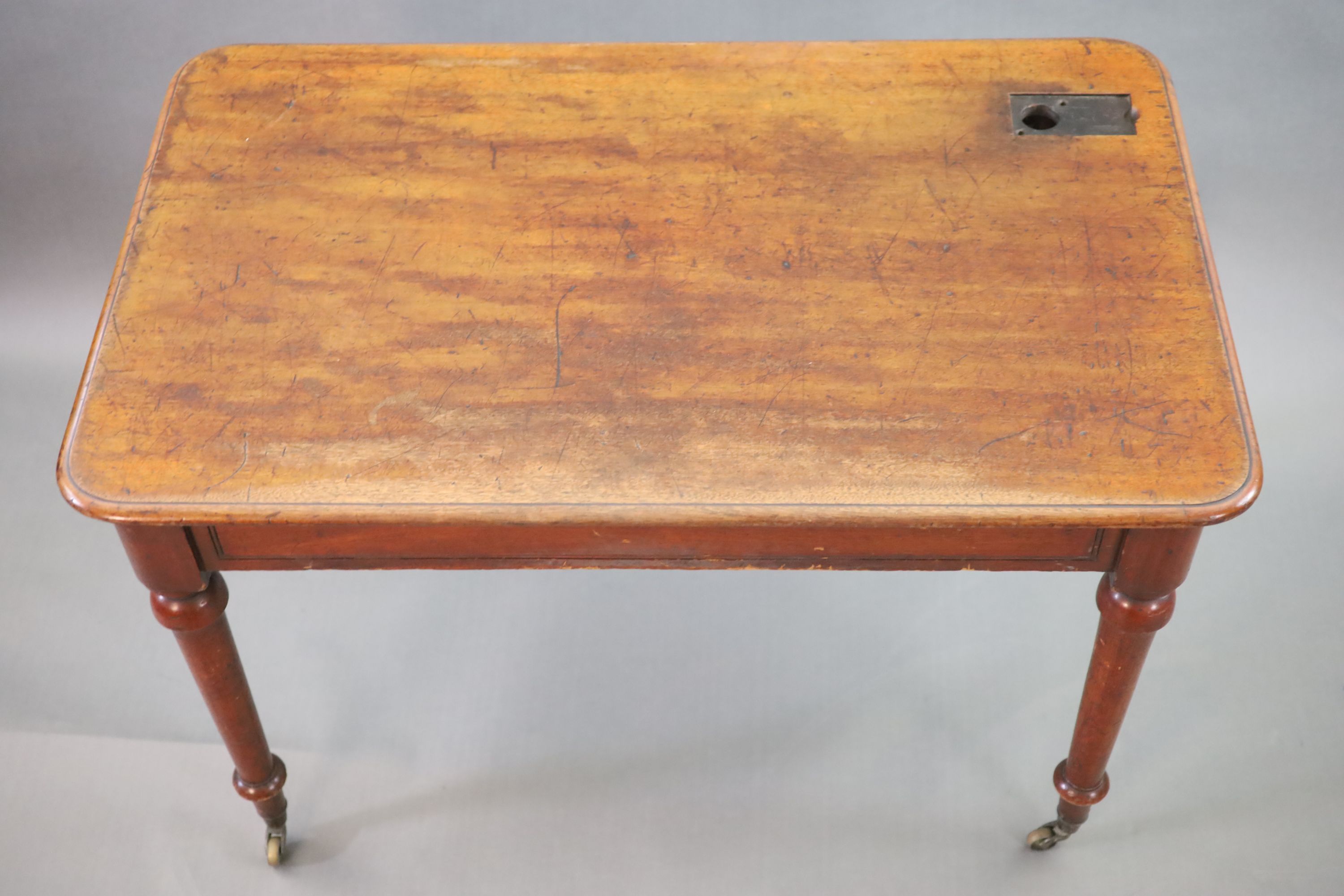 A Victorian mahogany writing table, W.114cm D.70cm H.77cm